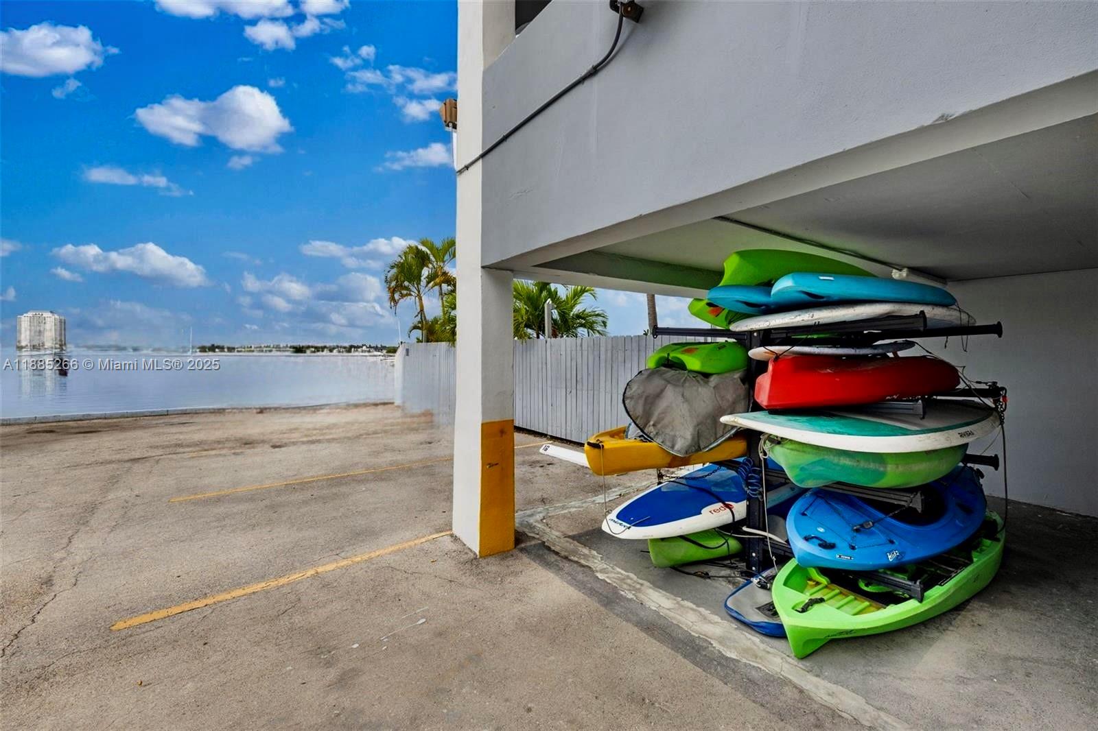 THE ISLANDER CLUB CONDO - Residential