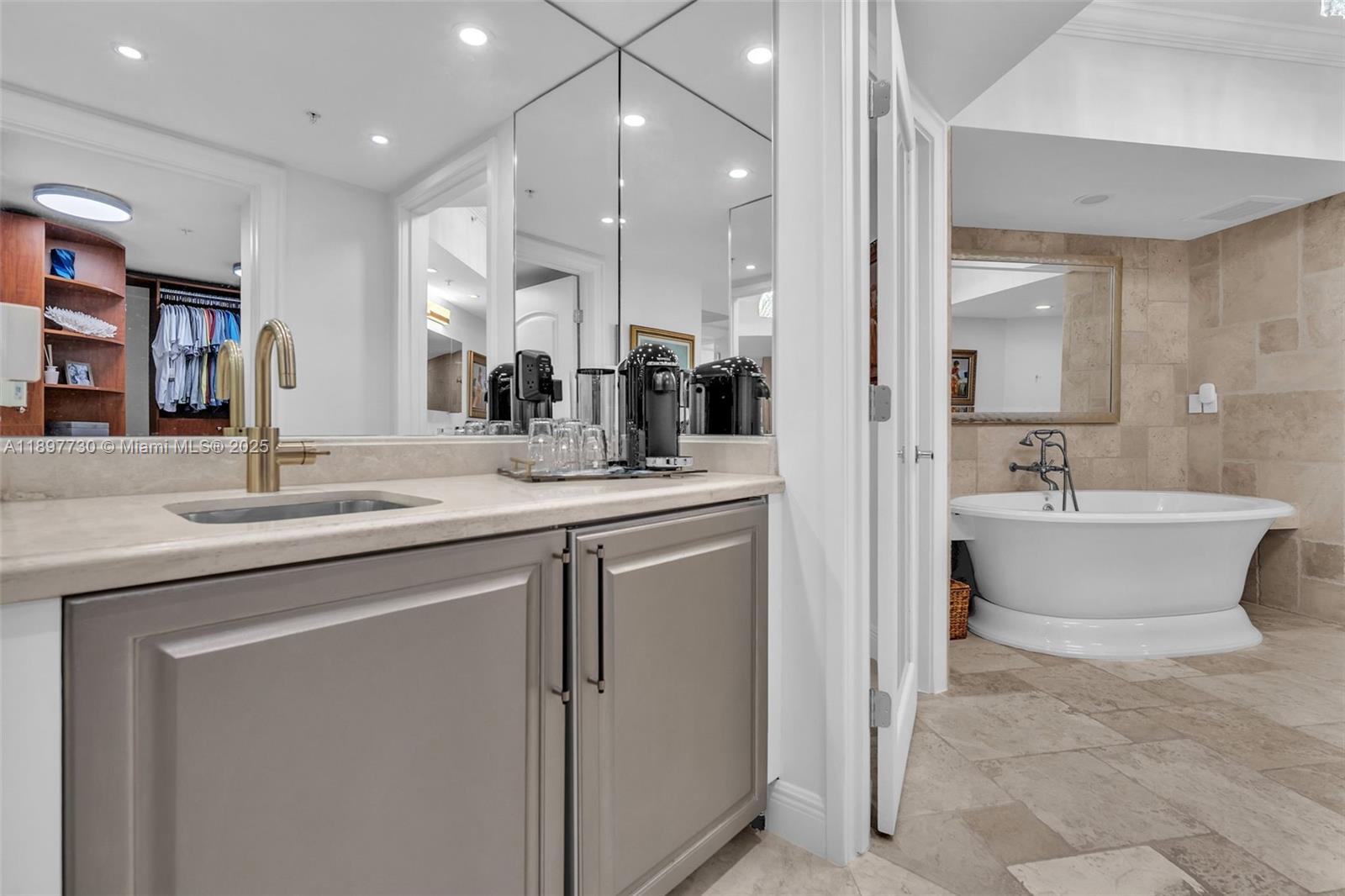 LAS OLAS RIVER HOUSE COND - Residential