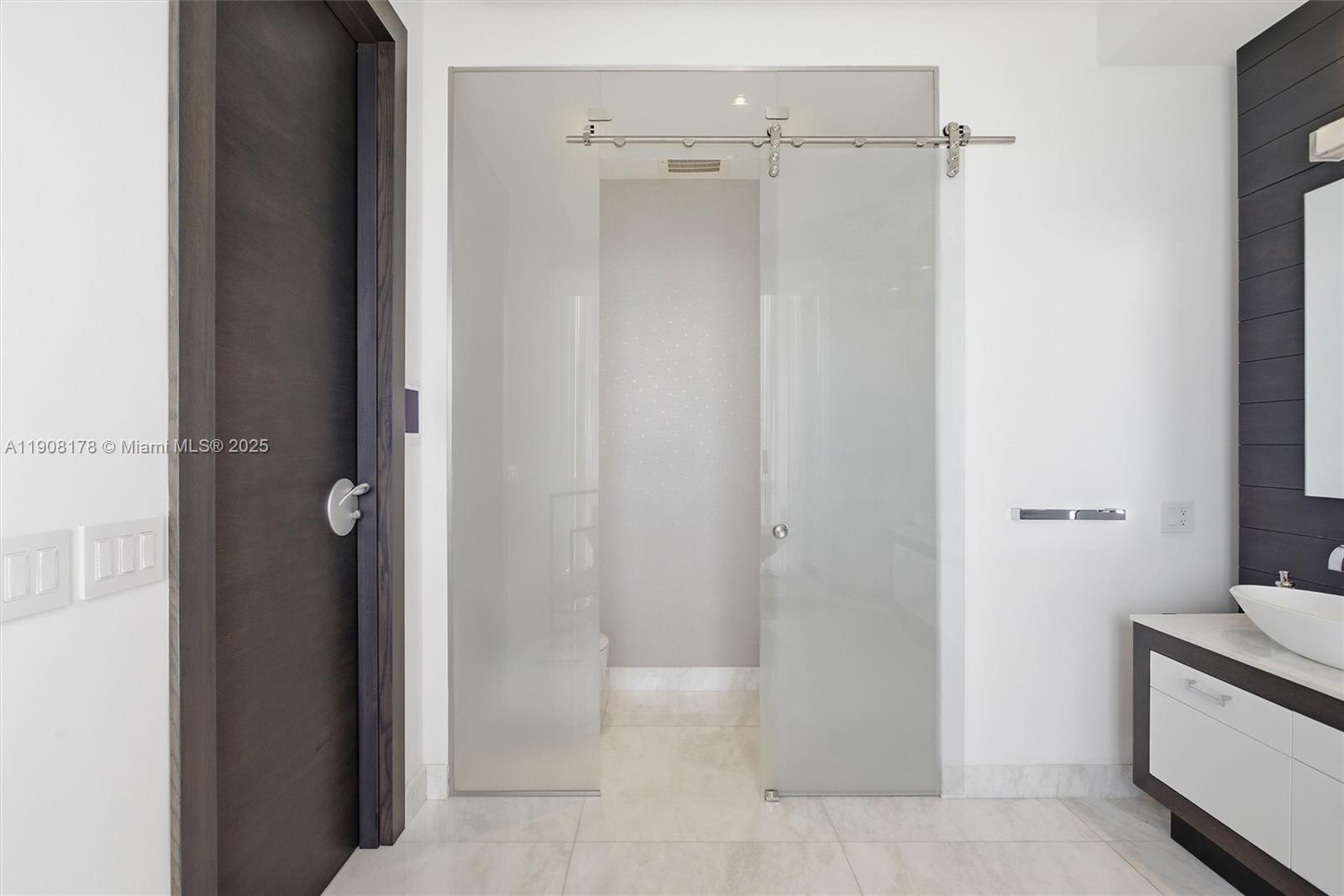 TDR TOWER I CONDO - Residential