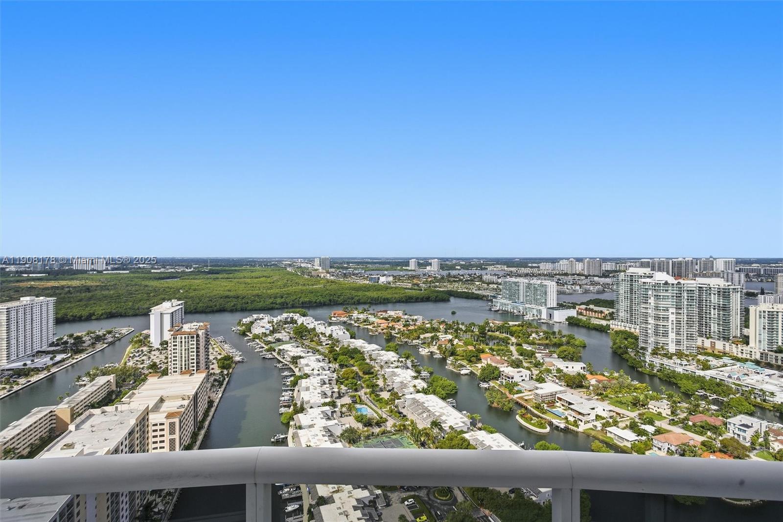 TDR TOWER I CONDO - Residential