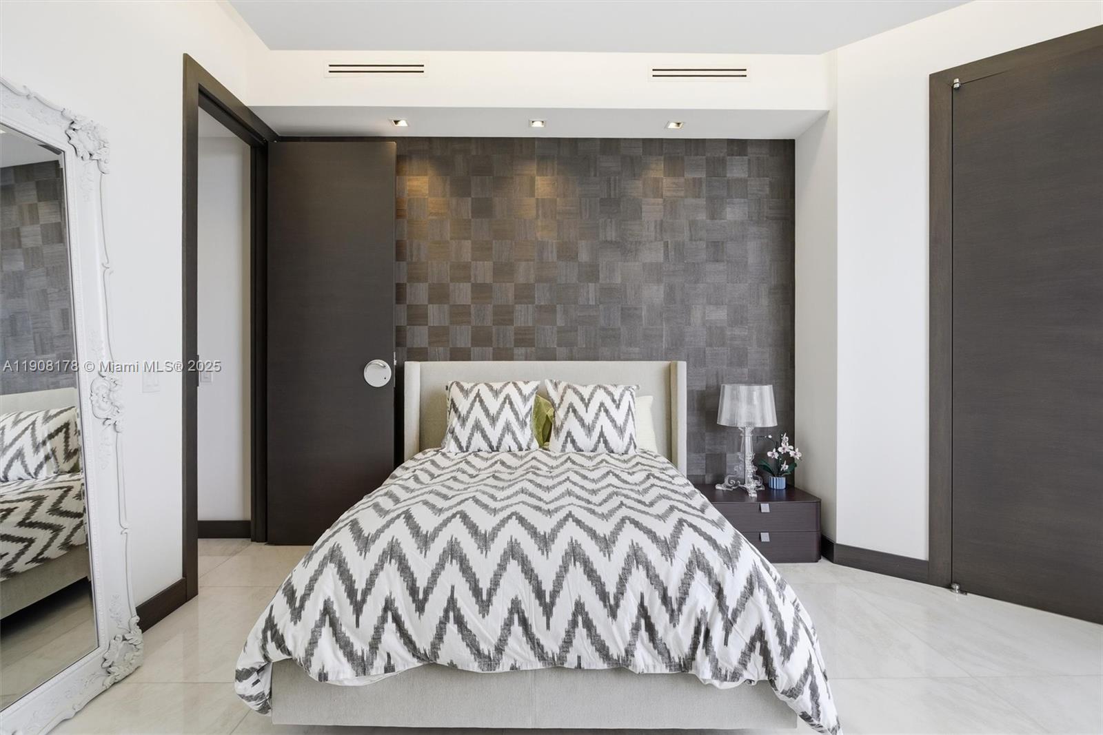 TDR TOWER I CONDO - Residential