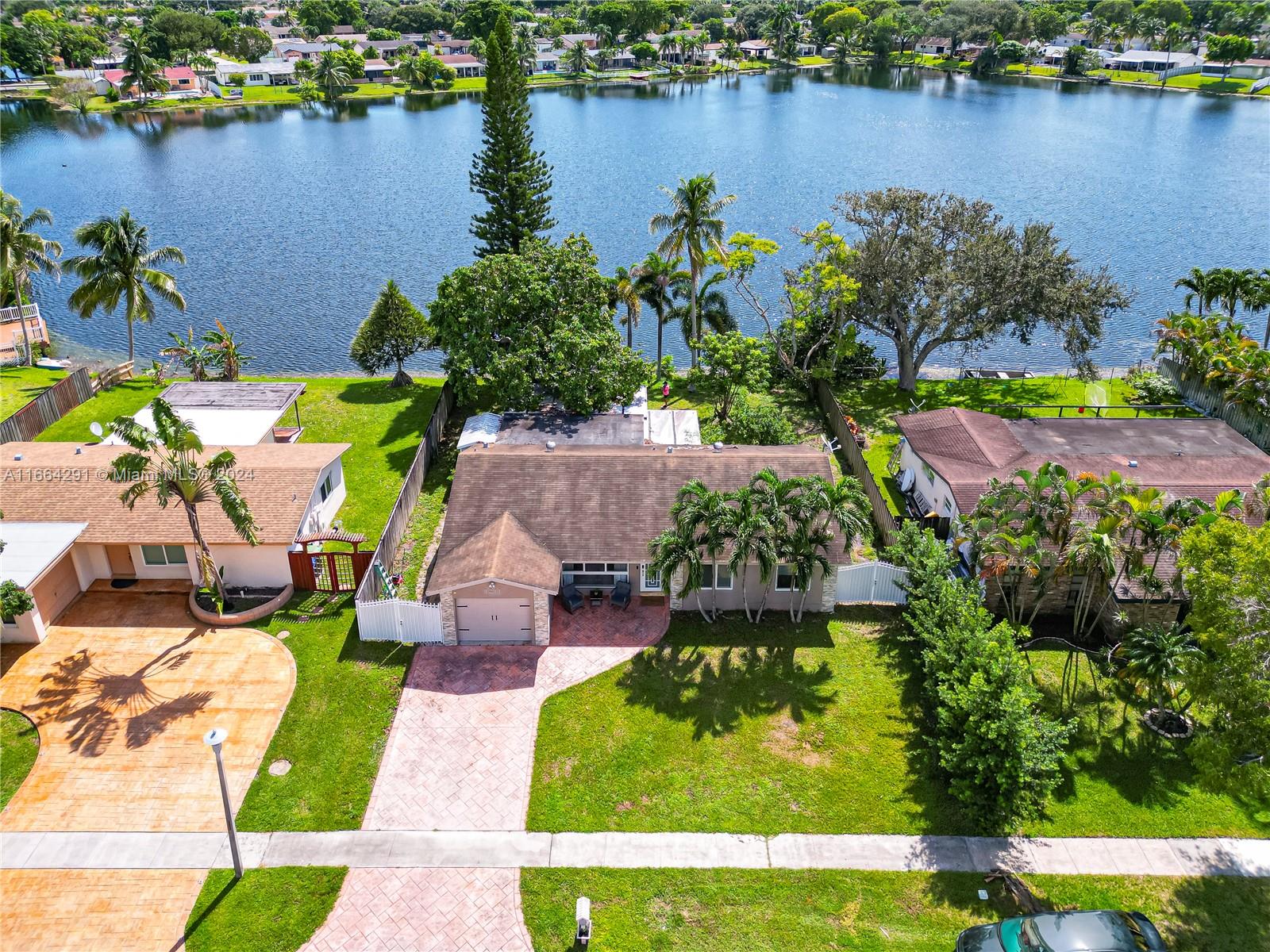 1211 NW 96th Ter