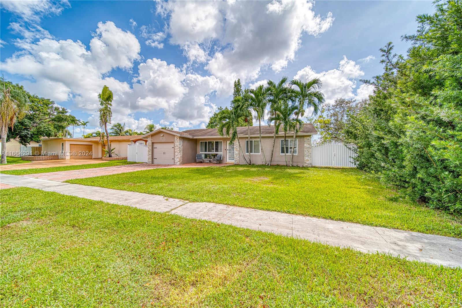 1211 NW 96th Ter