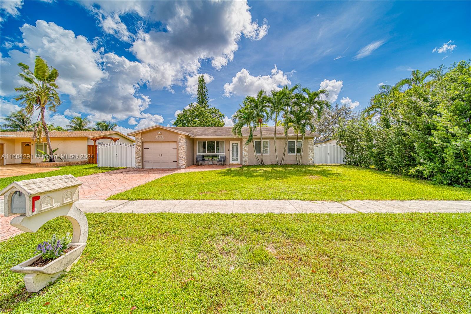 1211 NW 96th Ter