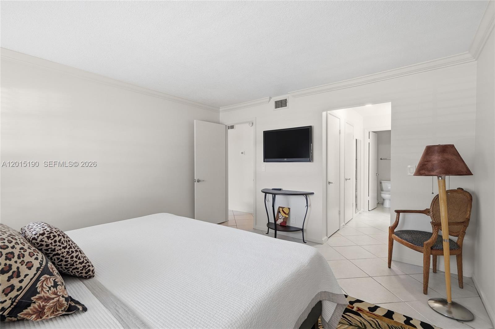 BAY COLONY CLUB CONDO - Residential Lease