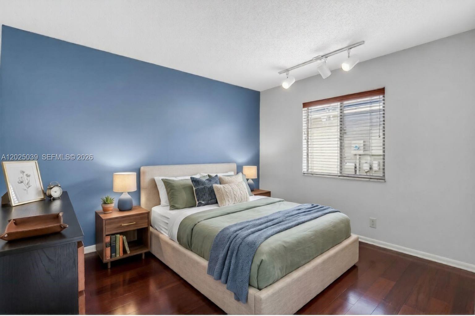 NOB HILL VILLAGE - Residential