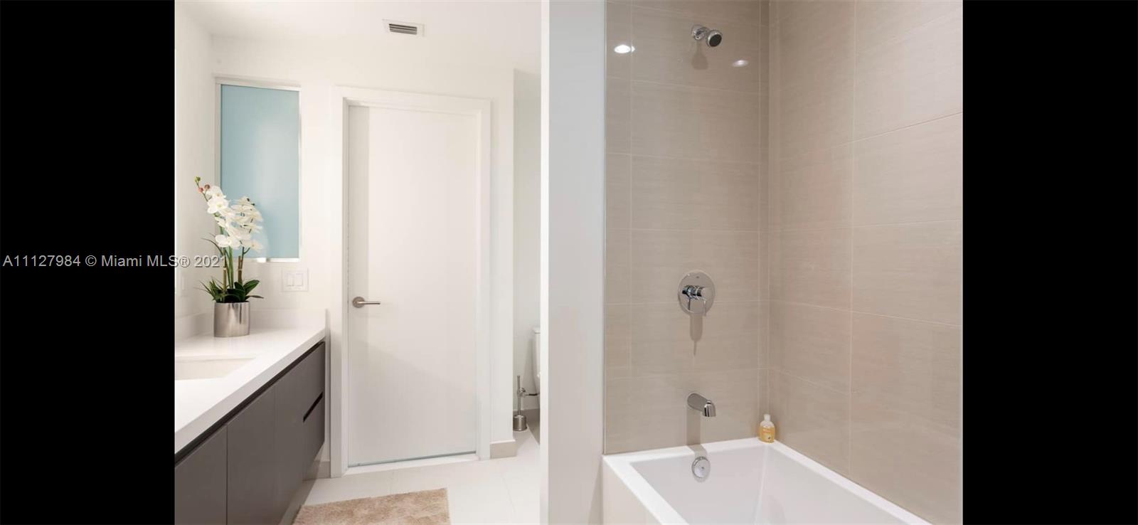 PARAMOUNT MIAMI WORLDCENT - Residential Lease