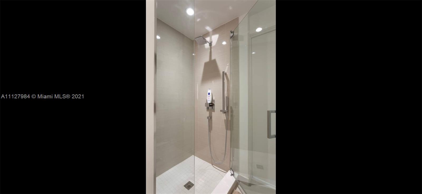 PARAMOUNT MIAMI WORLDCENT - Residential Lease