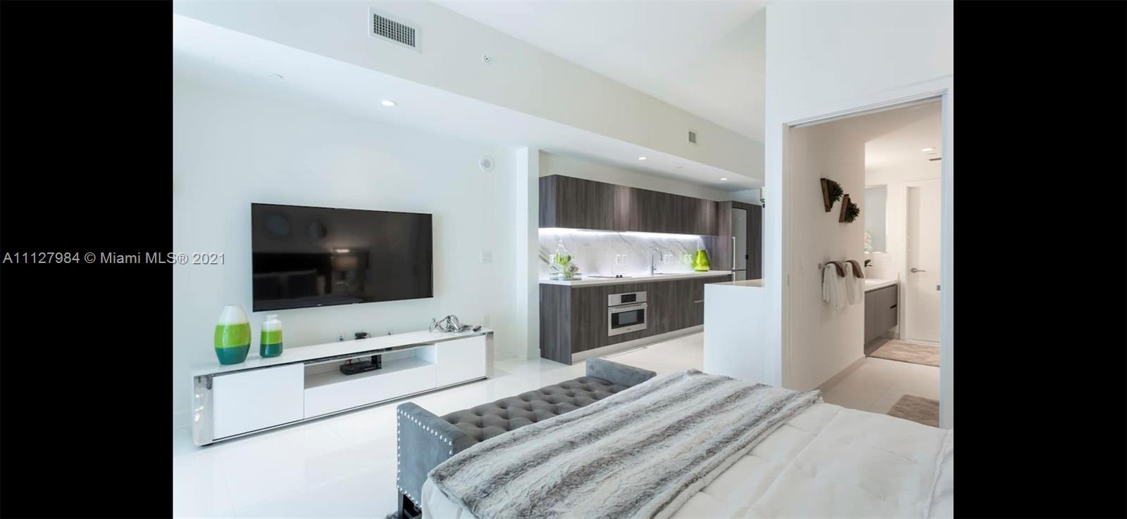 PARAMOUNT MIAMI WORLDCENT - Residential Lease