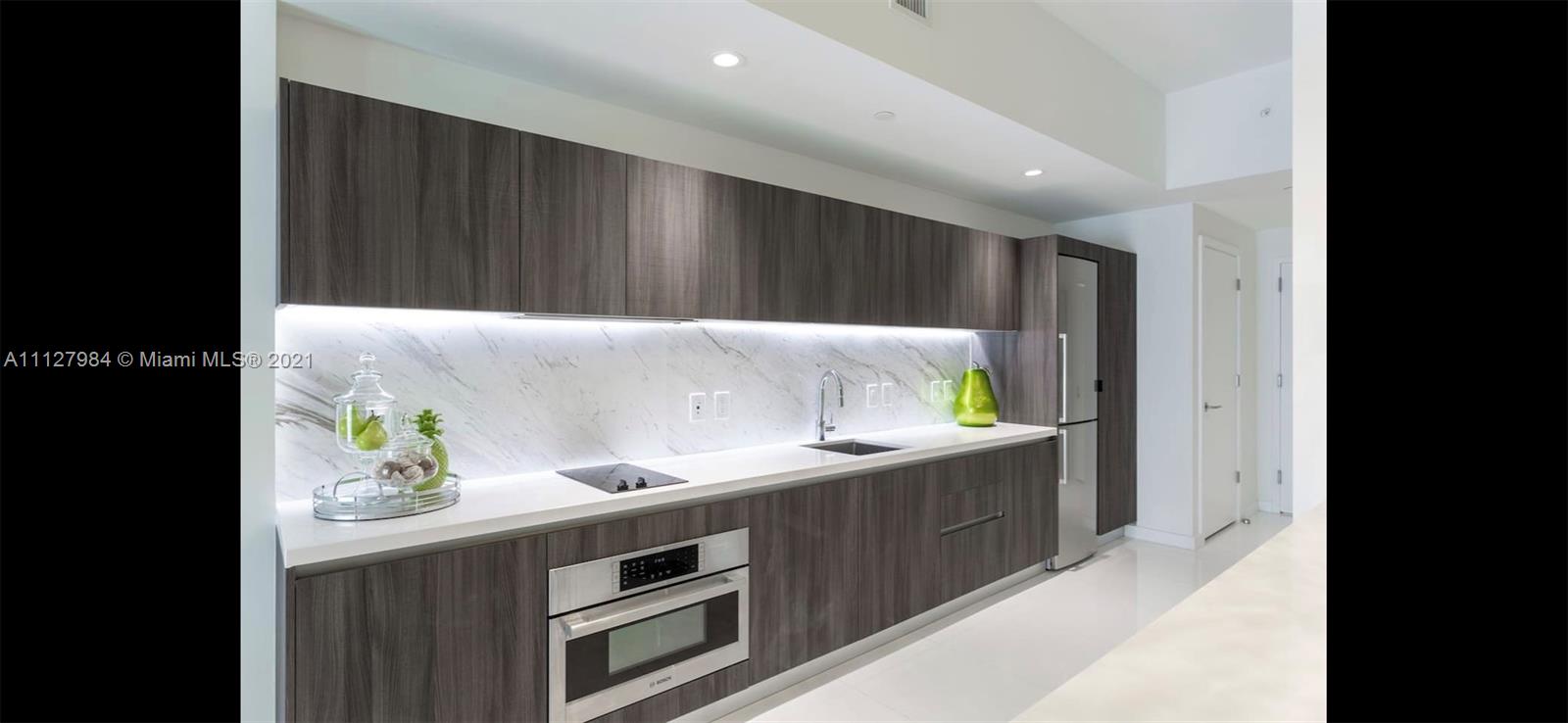 PARAMOUNT MIAMI WORLDCENT - Residential Lease