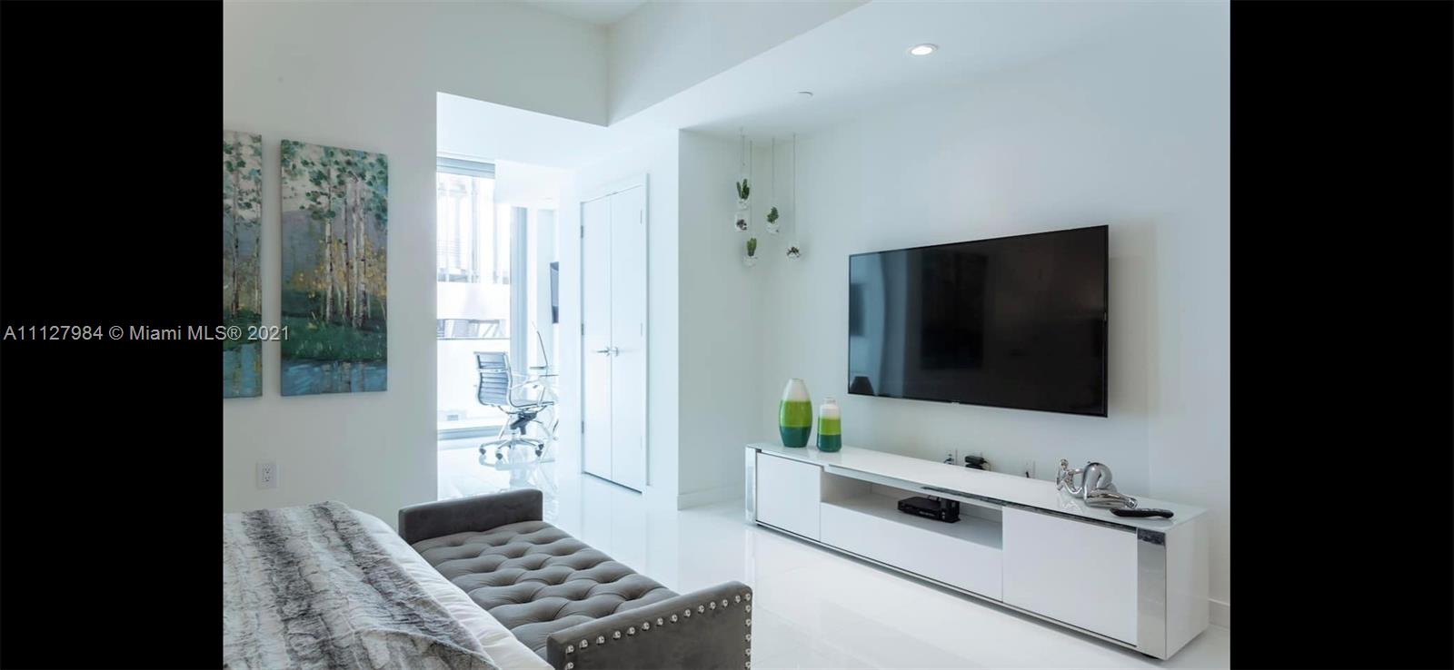 PARAMOUNT MIAMI WORLDCENT - Residential Lease