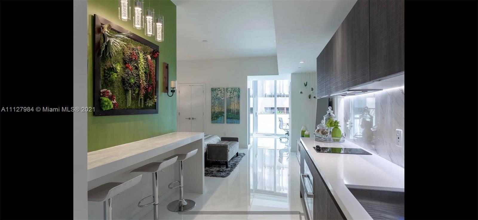 PARAMOUNT MIAMI WORLDCENT - Residential Lease