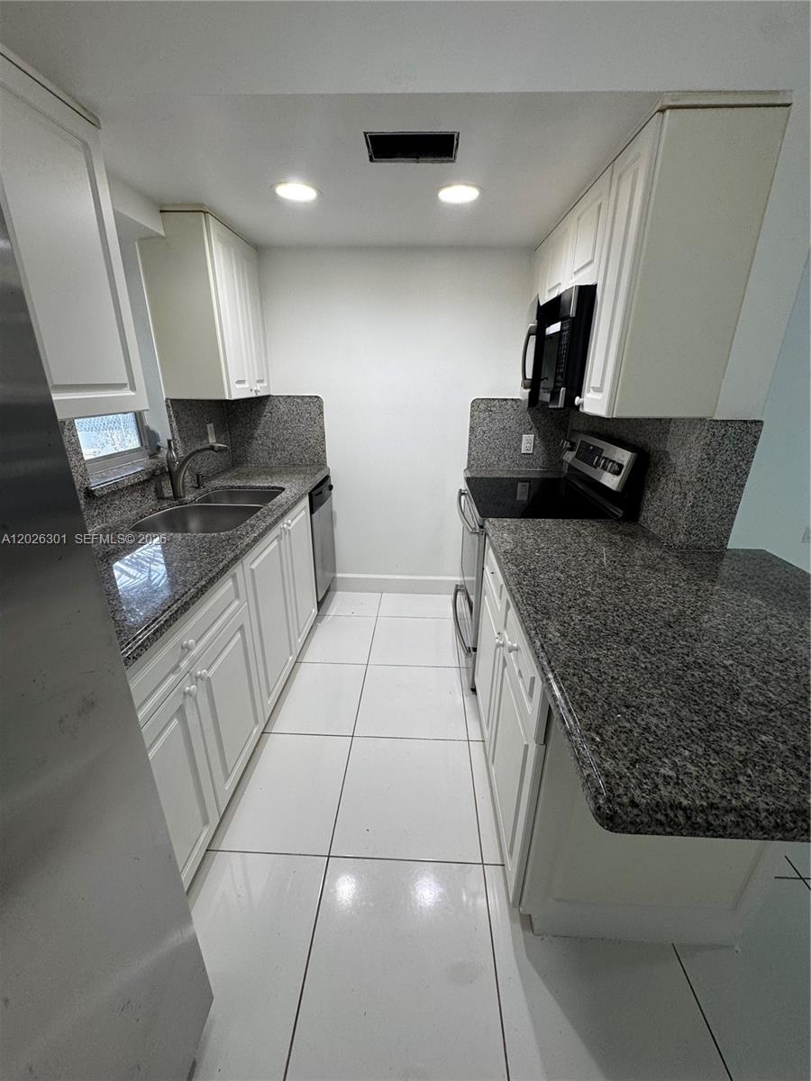 10281 E Bay Harbor Dr A3