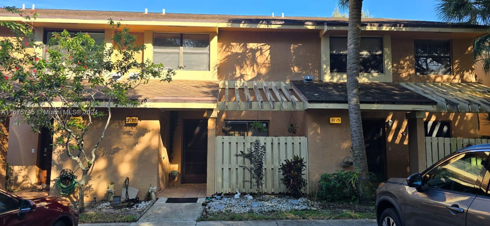 Beautifully Updated 2-Bed/2.5-Bath Townhome with Lake Views in Coconut Creek
Pristine wooden kitchen cabinetry with granite countertops and stainless-steel appliances Laminate wood flooring thought out. Second-floor volume ceilings create a spacious, airy feel. Quartz bathroom vanities and a serene master bedroom with lake views. Back patio perfect for hosting guests or enjoying Florida’s warm evenings.
Community Amenities: Enjoy the pool, gym, tennis courts, walking trails, and more.
Prime Location, near The Promenade, Tradewinds Park, Butterfly World, and major highways.
Award-Winning City, Coconut Creek is among the “Top 10 Places to Live in Florida.”
Make it Yours! Schedule your private showing today!