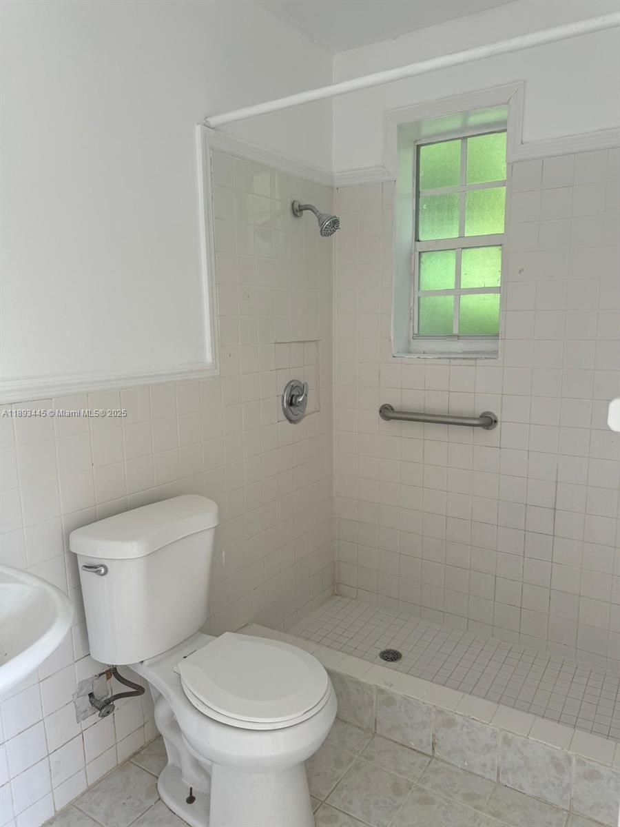 DANIA HEIGHTS EXT - Residential Lease