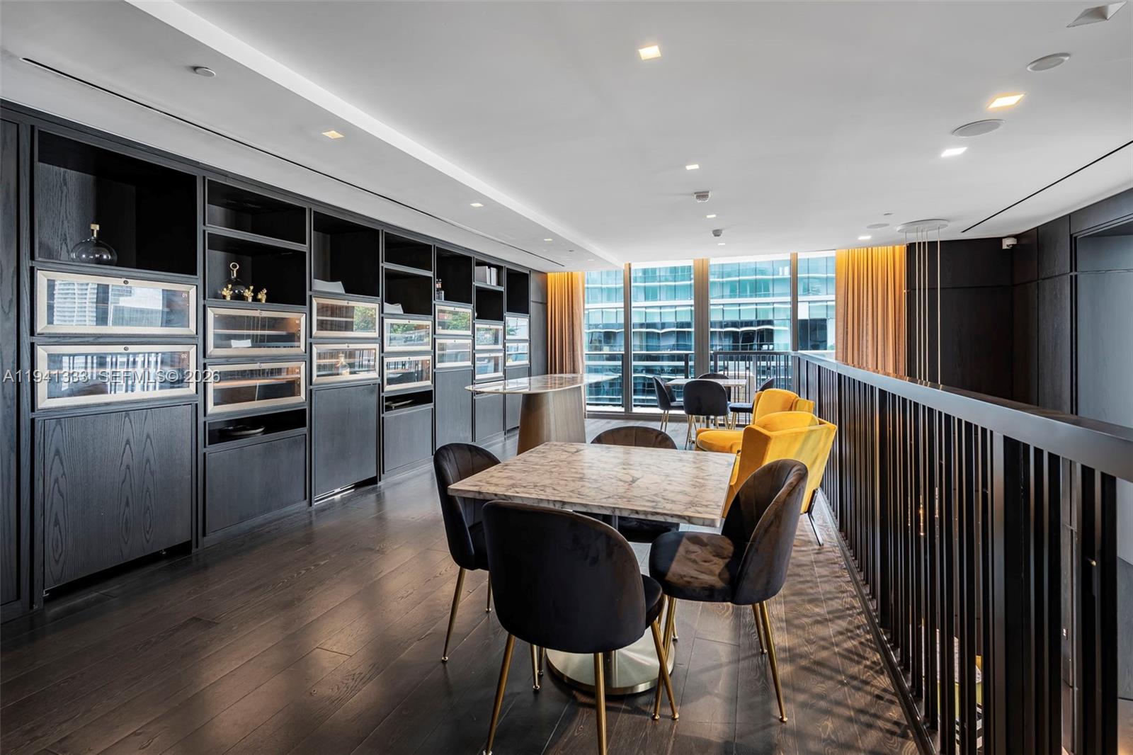 801 SMA RESIDENCES CONDO - Residential