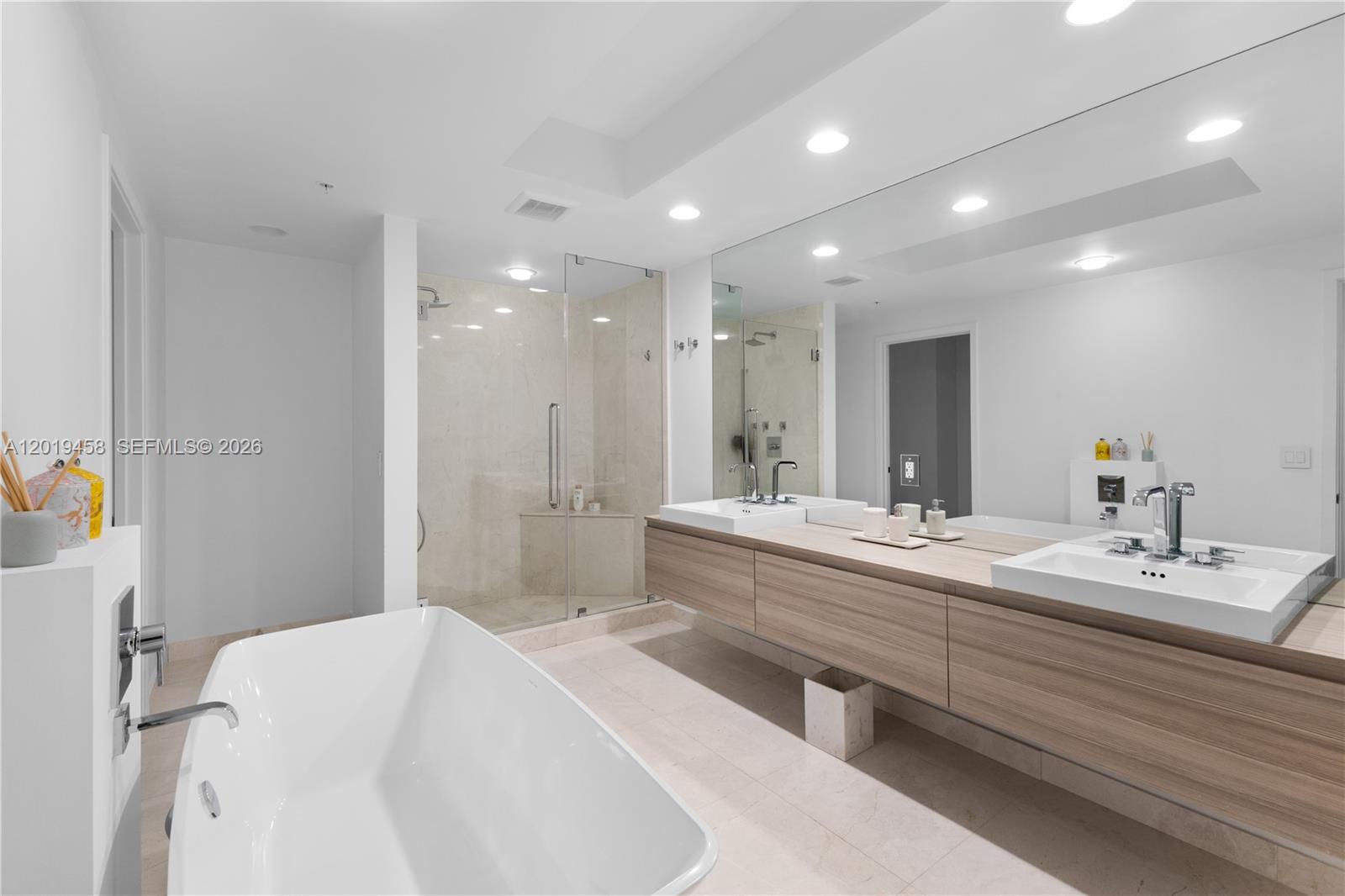 MARINA PALMS RESIDENCES S - Residential