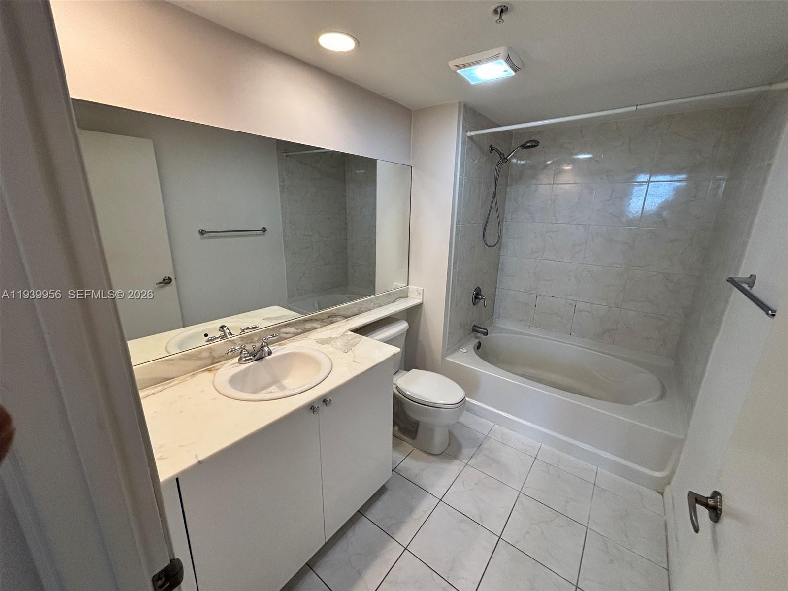 2775 NE 187th St 403