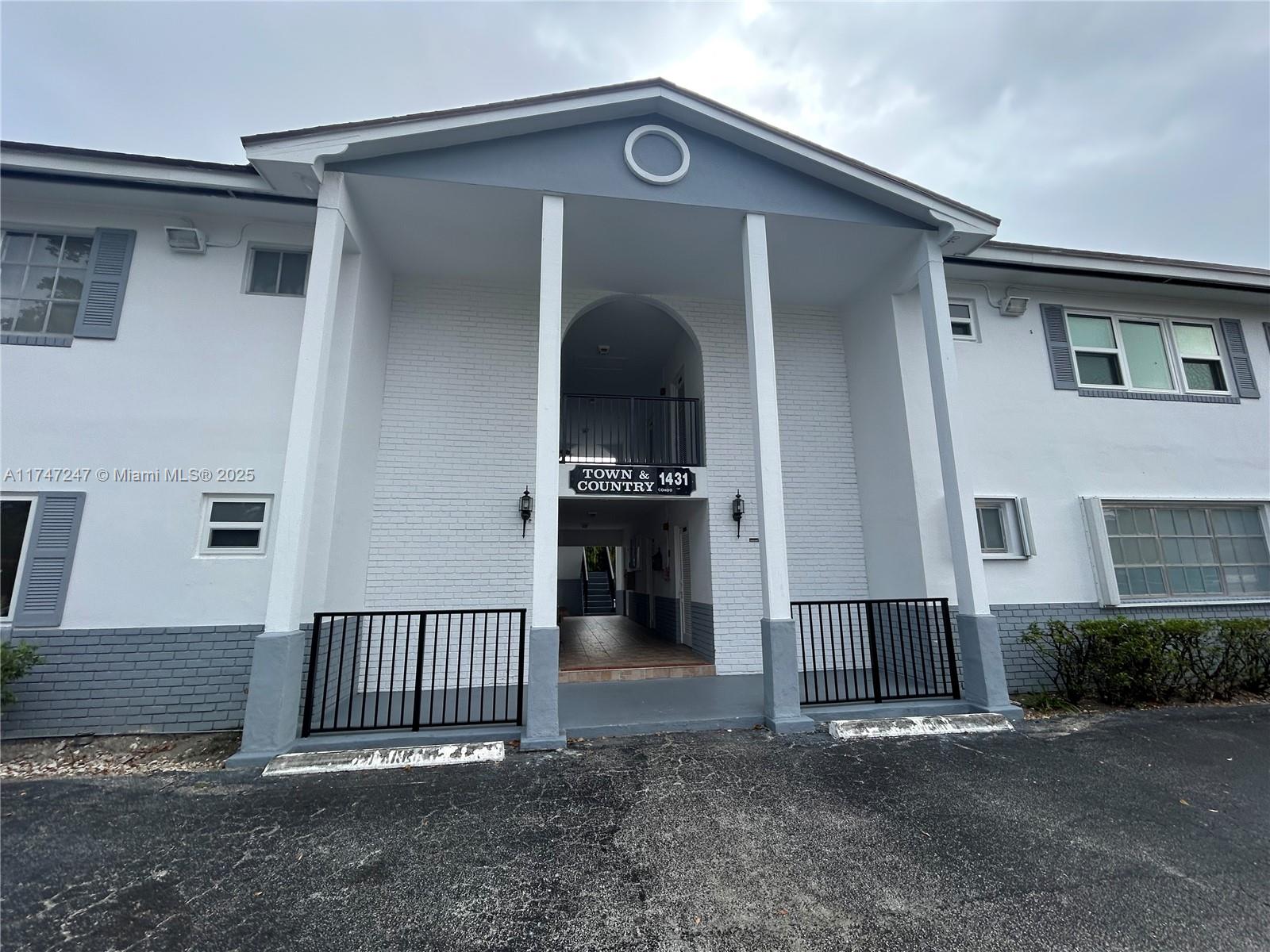 Rental Property at 1431 S 14th Ave 216, Hollywood, Broward County, Florida - Bedrooms: 1 
Bathrooms: 1  - $1,650 MO.