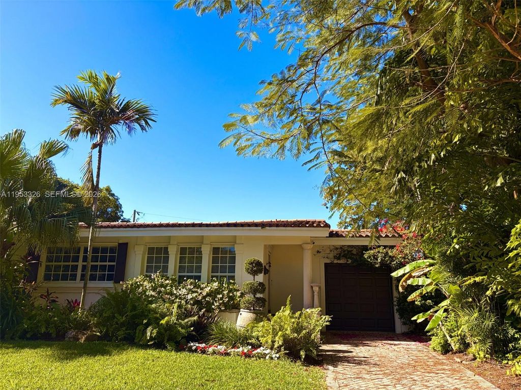 Photo of 300 Manor Pl, Coral Gables, FL 33133 (MLS # A11953326)