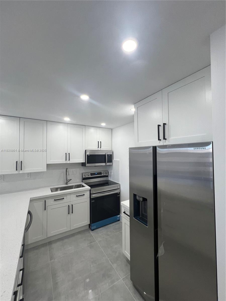 Rental Property at 16710 Ne 9th Ave 805, North Miami Beach, Miami-Dade County, Florida - Bedrooms: 1 
Bathrooms: 2  - $1,900 MO.