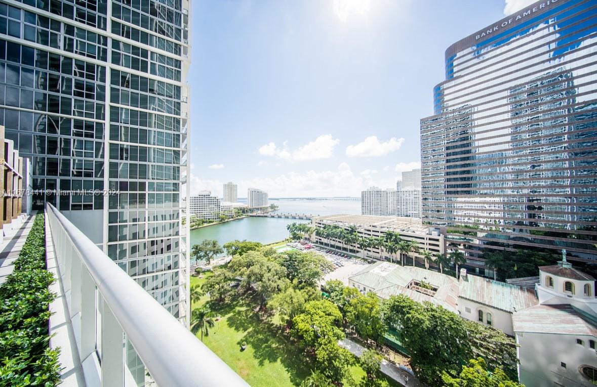 495 Brickell Ave 4004