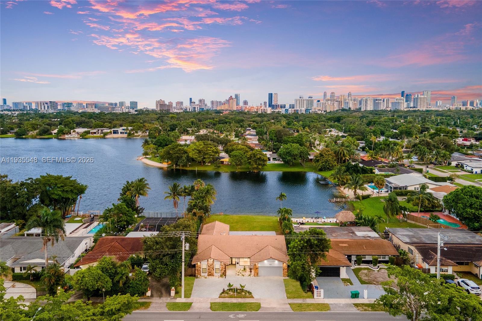 GREYKNOLL GOLF ESTS - Residential