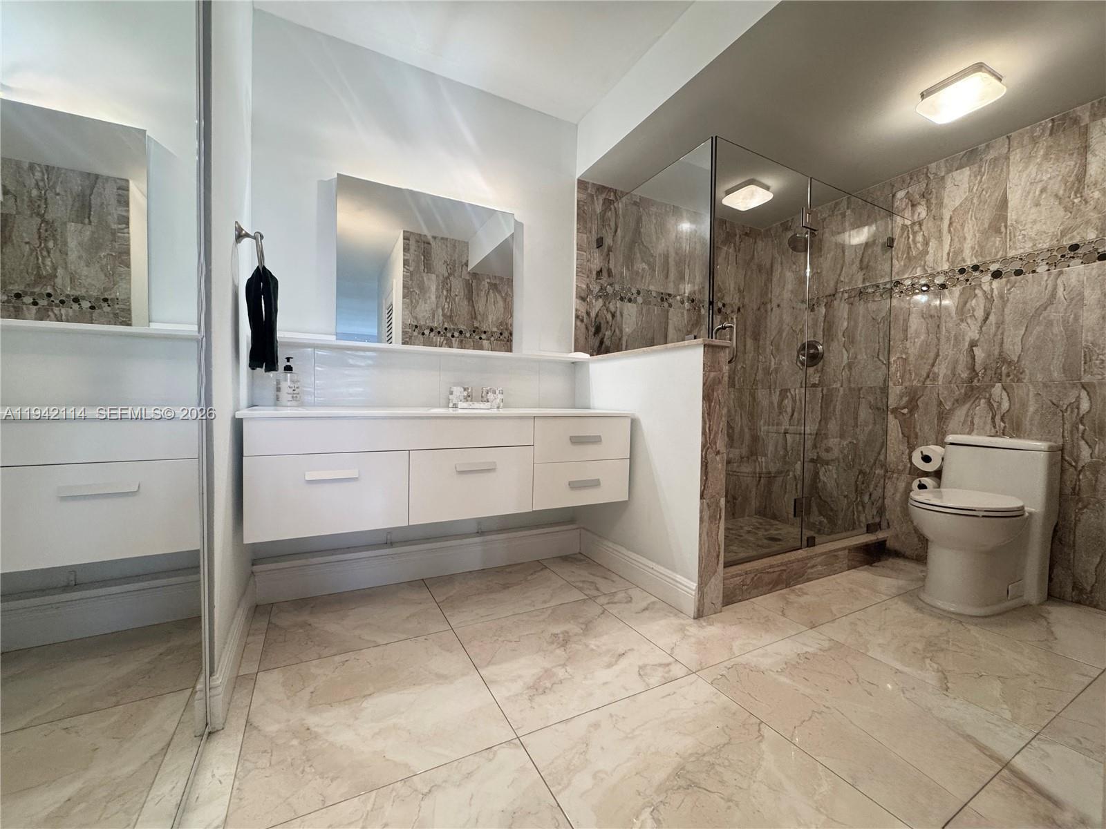 HALLMARK OF HOLLYWOOD CON - Residential Lease