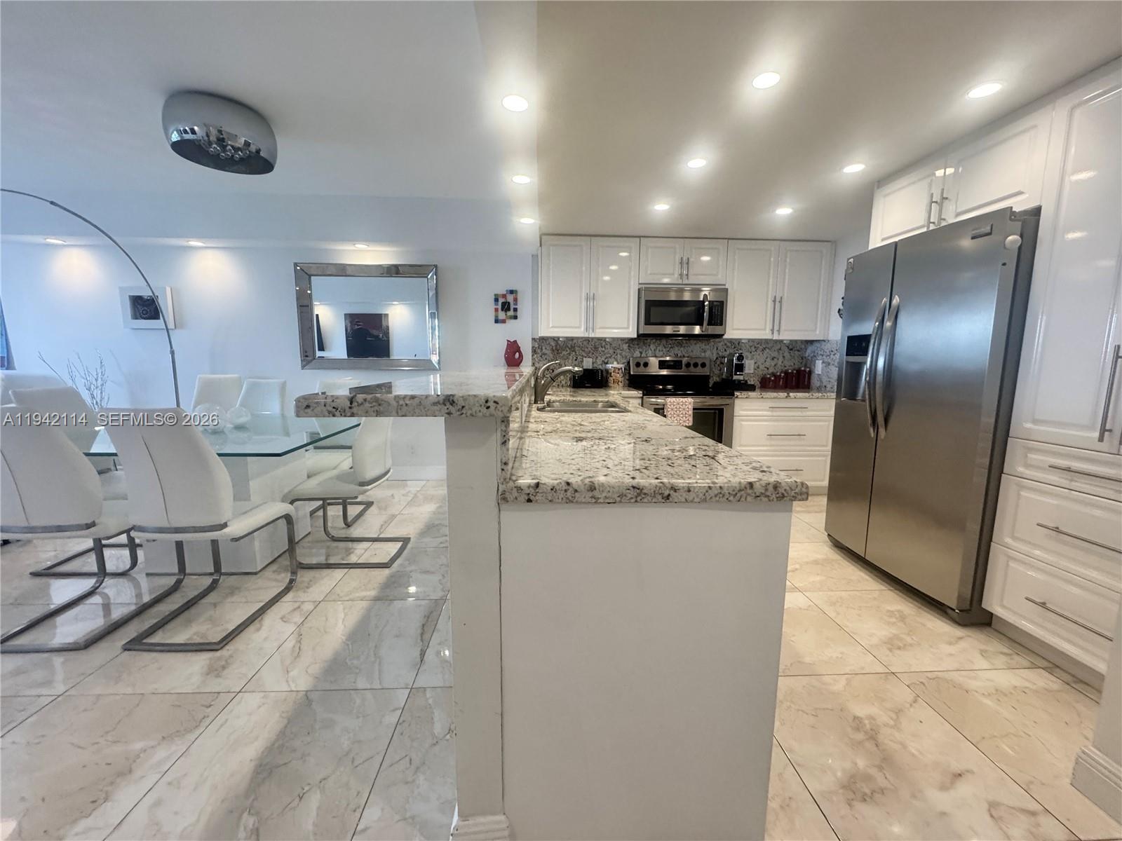 HALLMARK OF HOLLYWOOD CON - Residential Lease