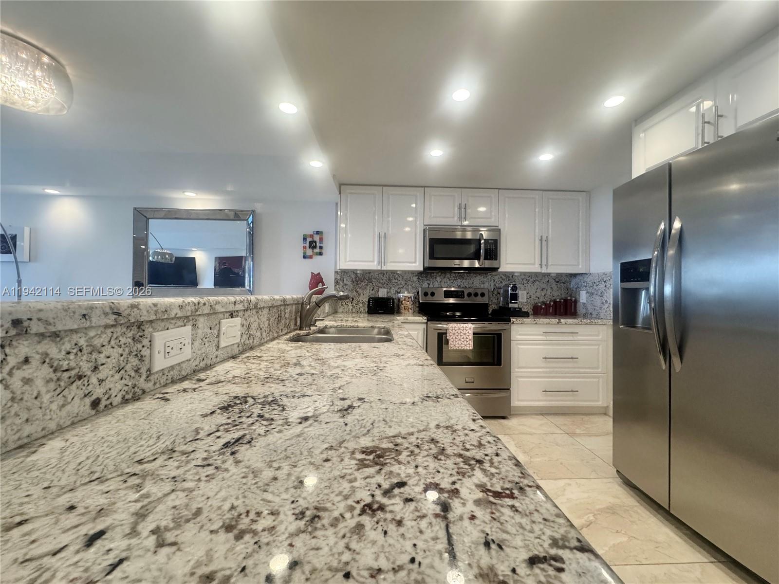 HALLMARK OF HOLLYWOOD CON - Residential Lease