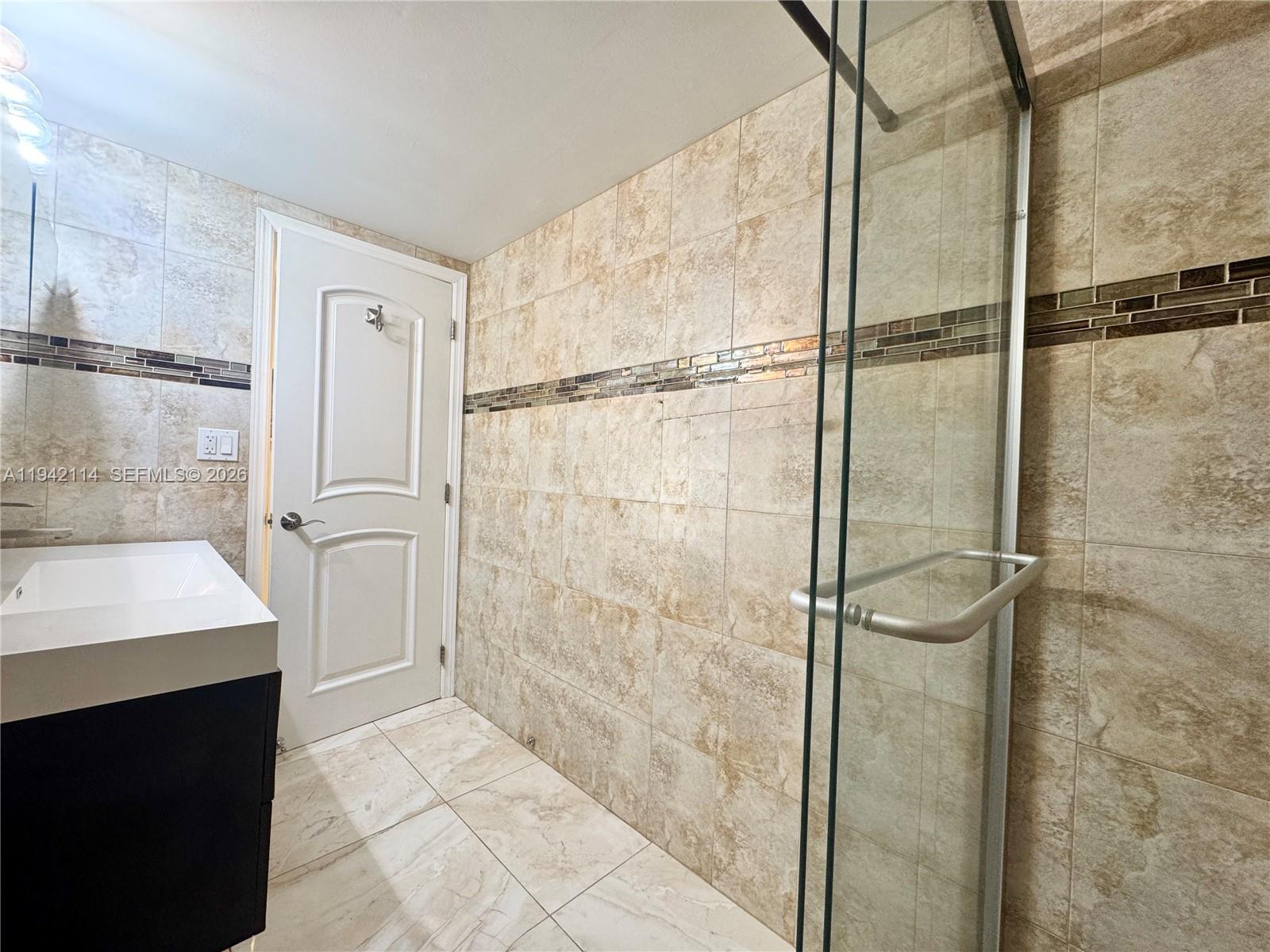 HALLMARK OF HOLLYWOOD CON - Residential Lease