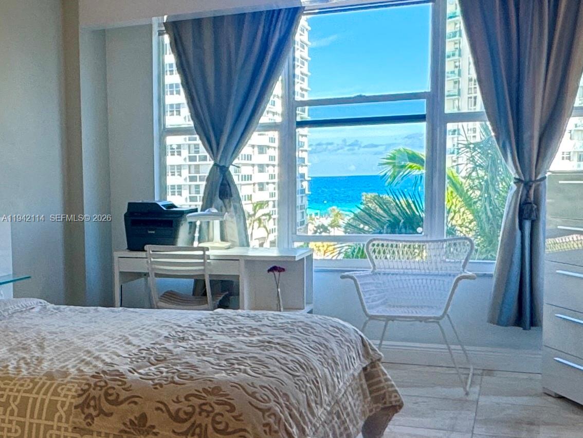 HALLMARK OF HOLLYWOOD CON - Residential Lease