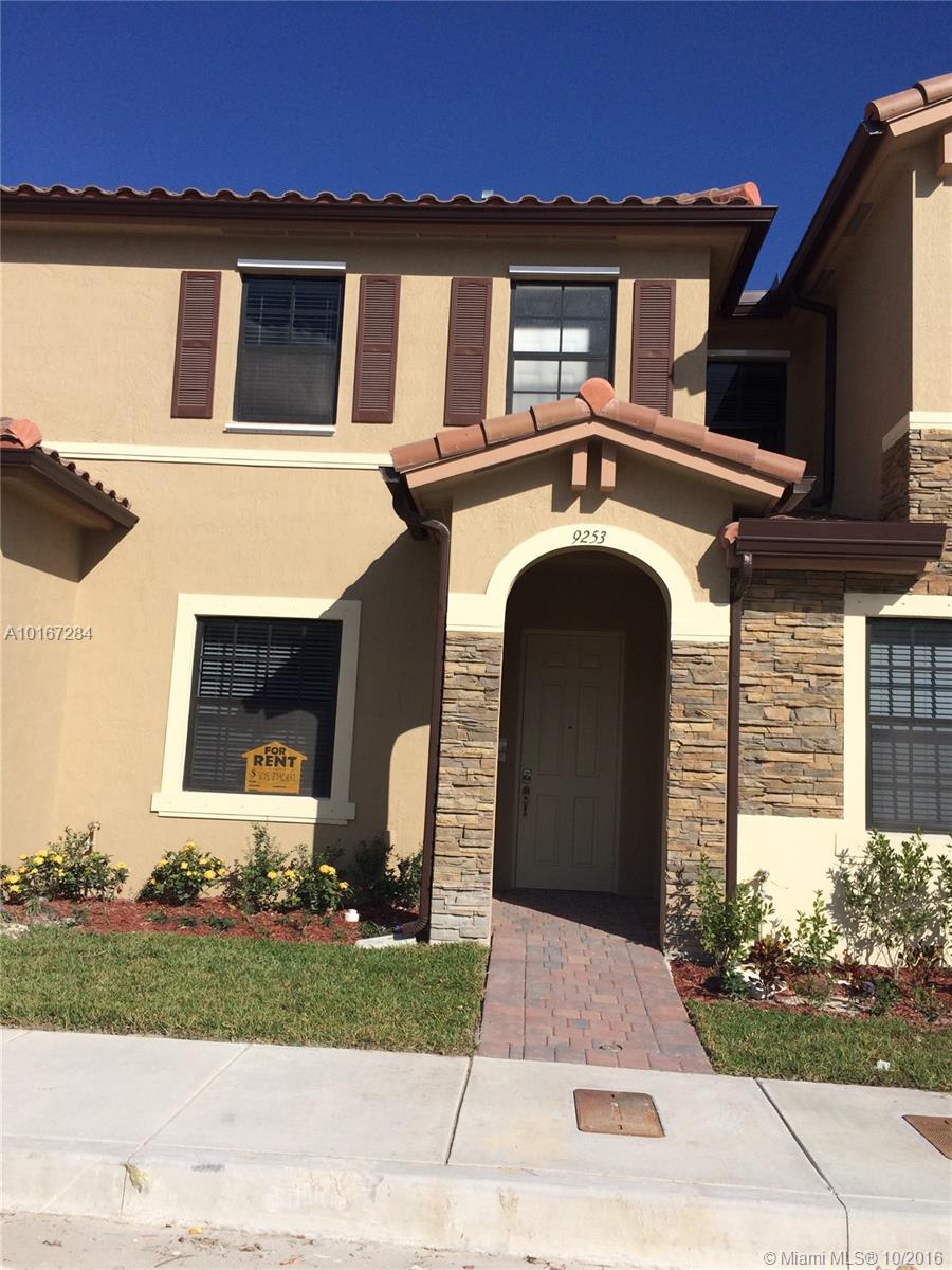 Brand new Villa , two master bedrooms , laminated floor upstairs and porcelain 24*24 downstairs. Lot of upgrades. Patio with pavers, best location. Only one month deposit for qualify tenants.