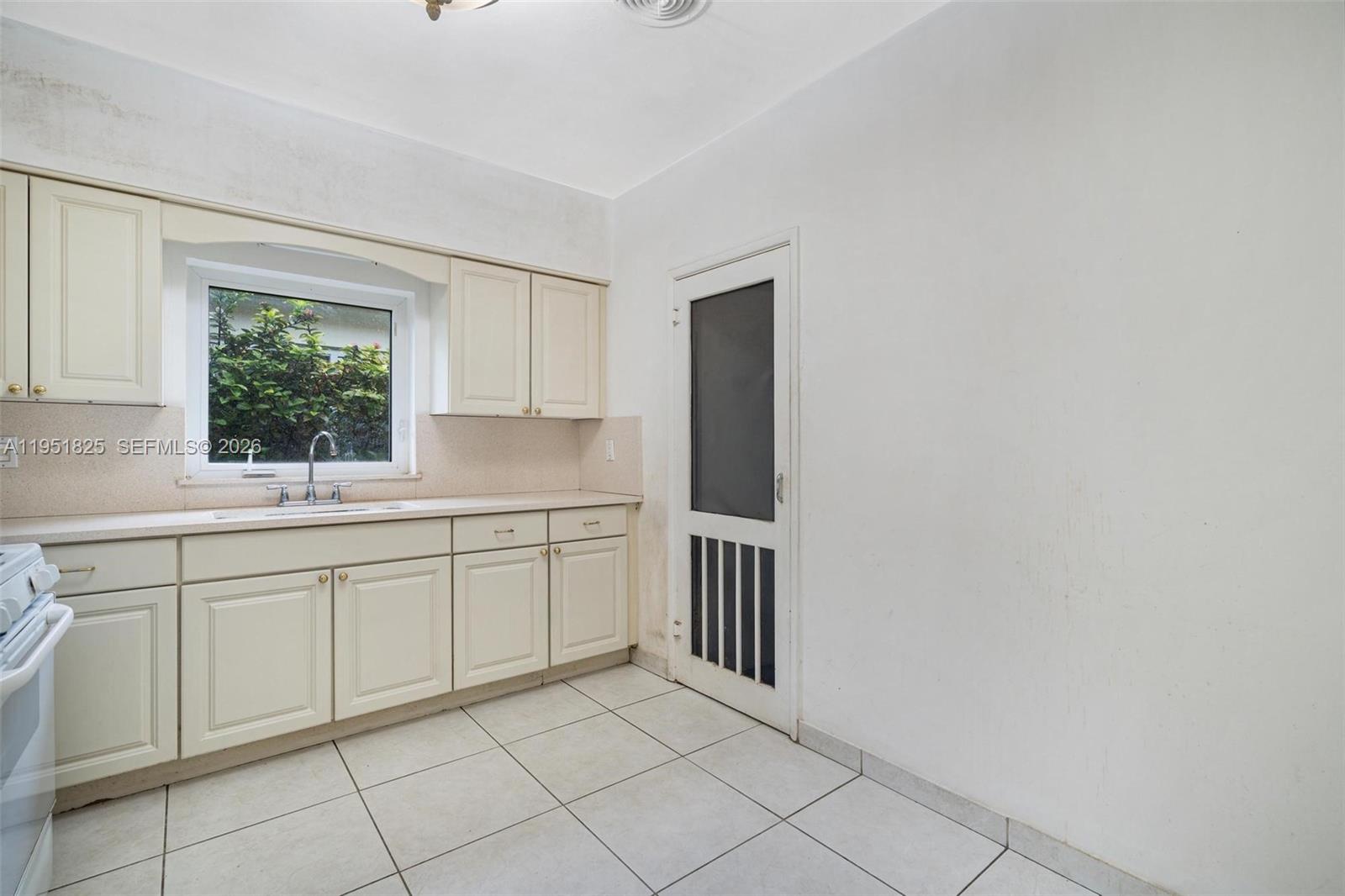 ALTOS DEL MAR NO 5 - Residential