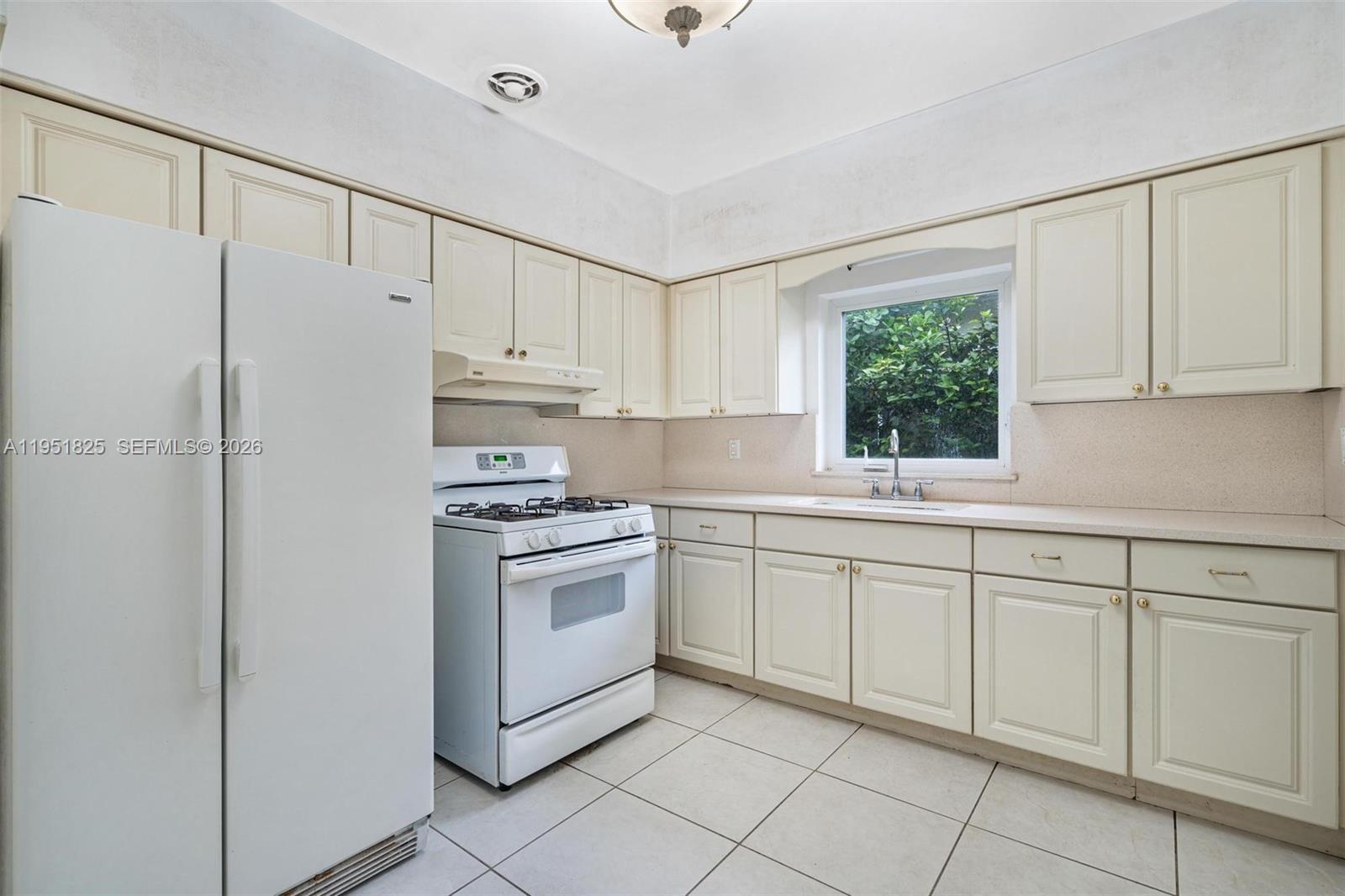 ALTOS DEL MAR NO 5 - Residential