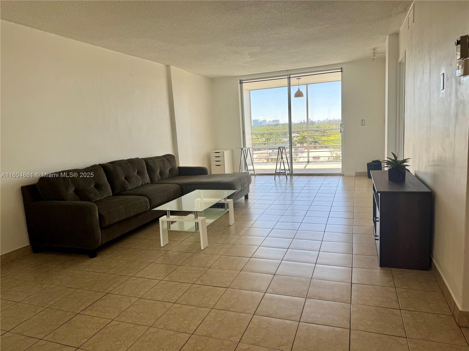 EASTERN SHORES WHITE HOUS - Residential