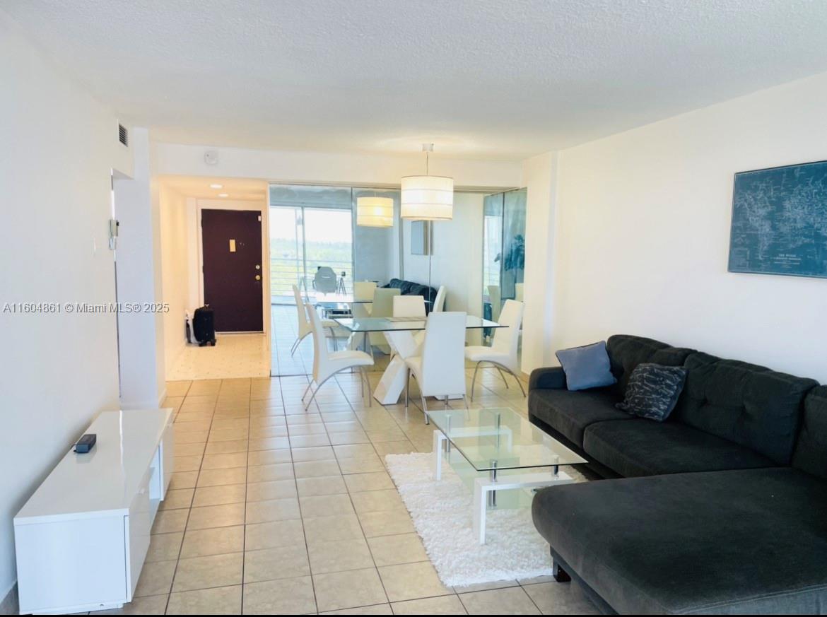 EASTERN SHORES WHITE HOUS - Residential