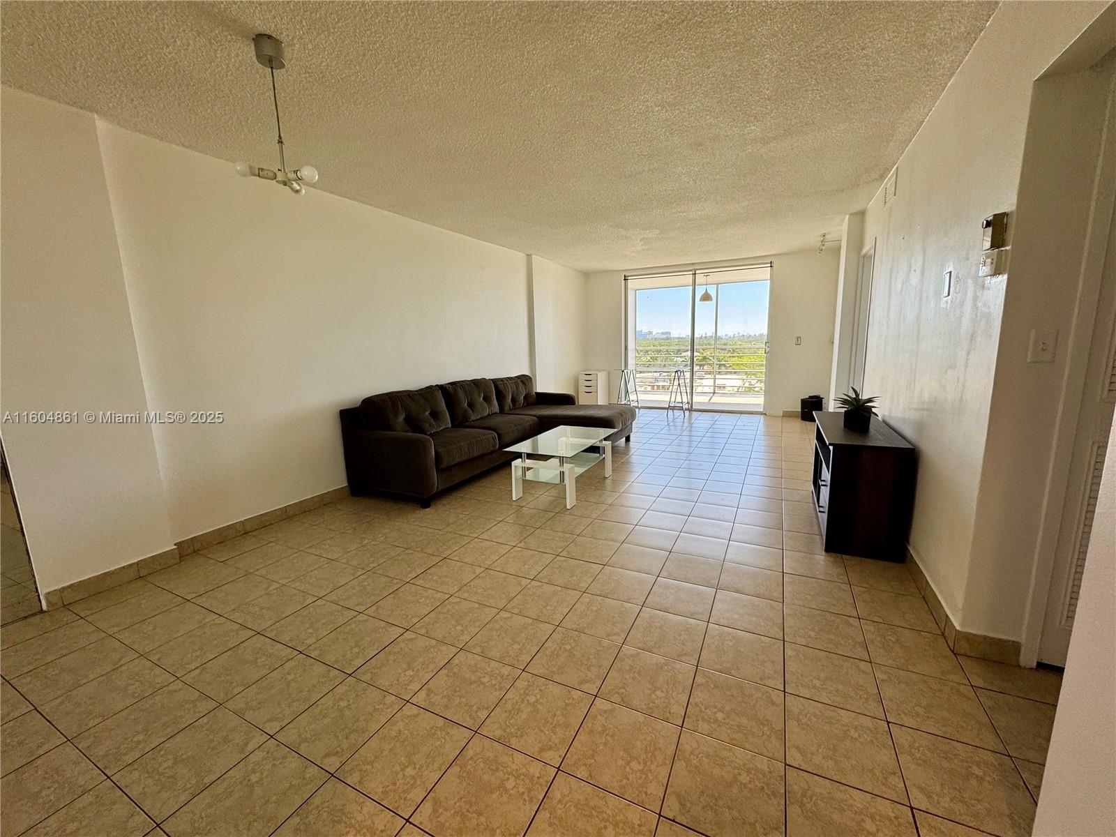 EASTERN SHORES WHITE HOUS - Residential