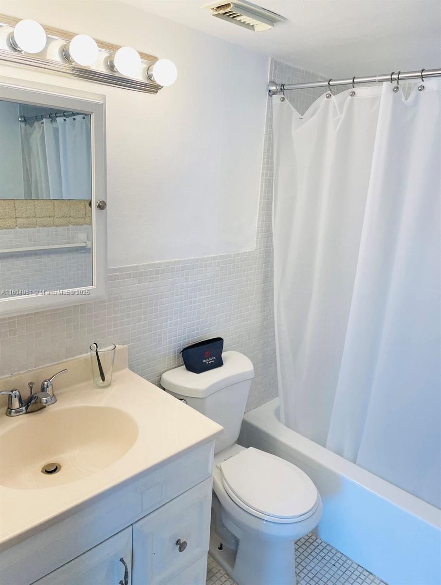 EASTERN SHORES WHITE HOUS - Residential