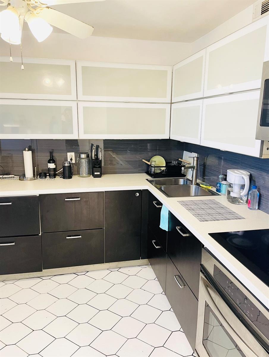 EASTERN SHORES WHITE HOUS - Residential