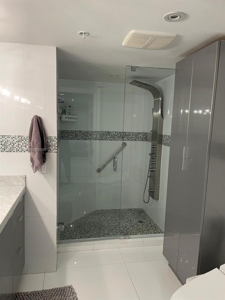 KEY COLONY NO 2 CONDO - Residential Lease