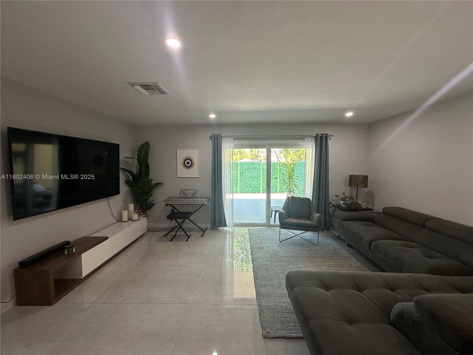 KENDALE LK TOWNHOUSE COND - Residential