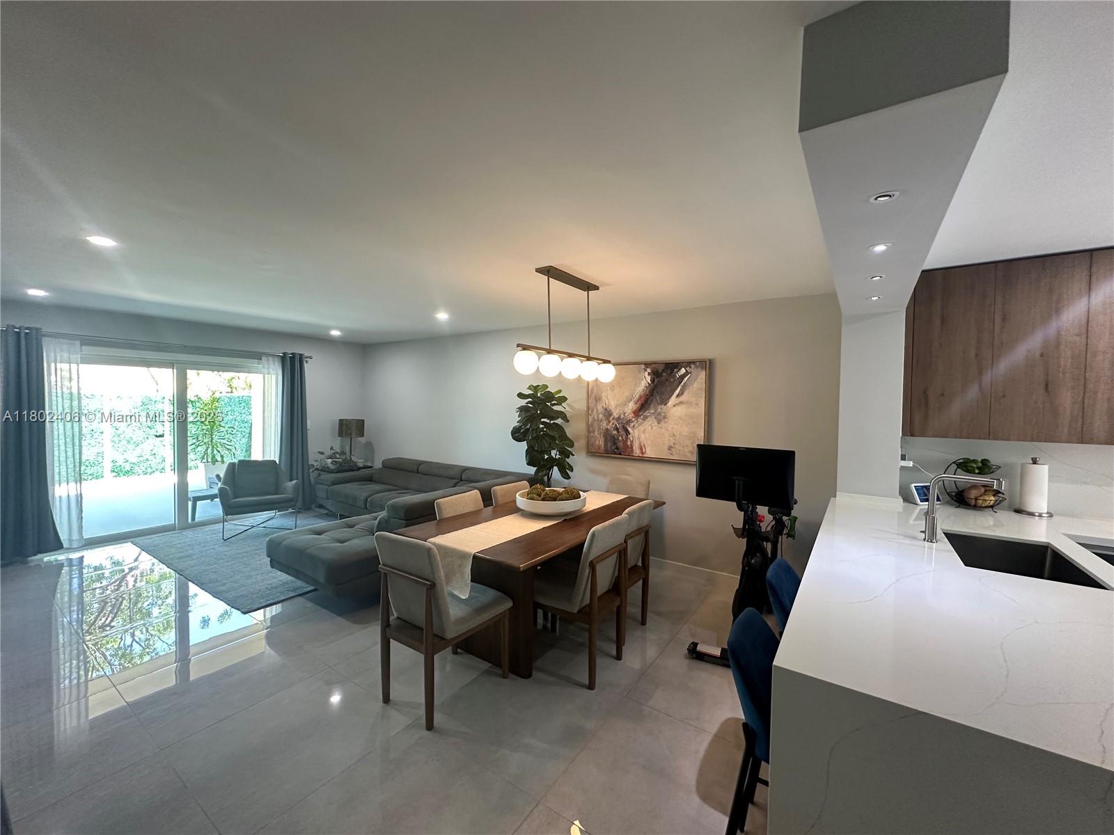 KENDALE LK TOWNHOUSE COND - Residential