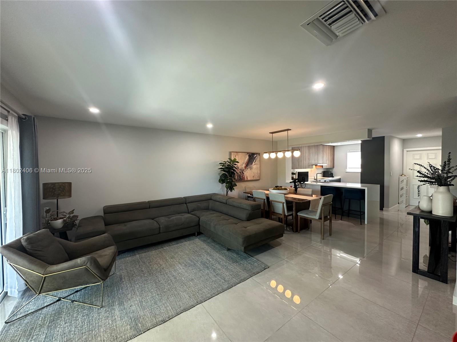 KENDALE LK TOWNHOUSE COND - Residential