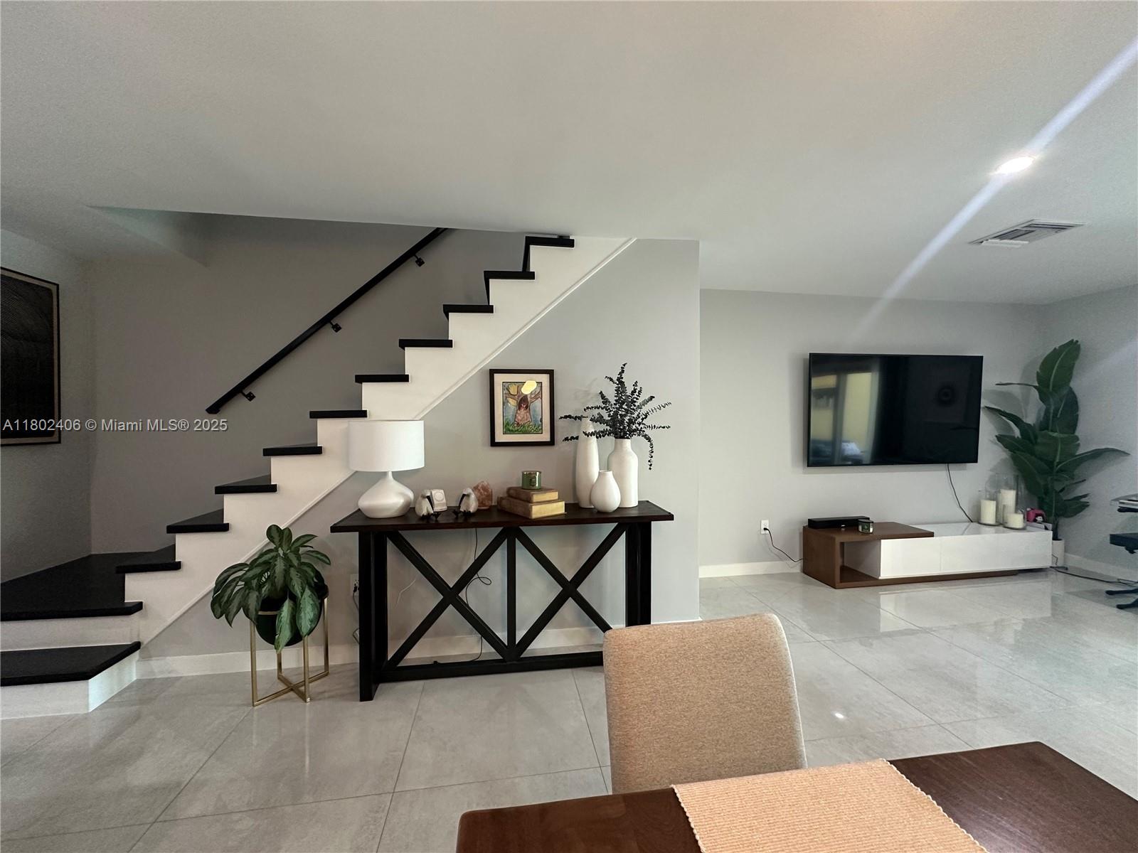 KENDALE LK TOWNHOUSE COND - Residential