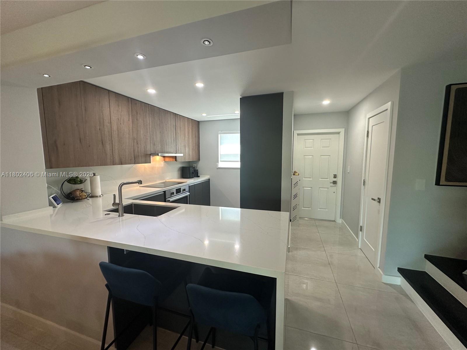 KENDALE LK TOWNHOUSE COND - Residential