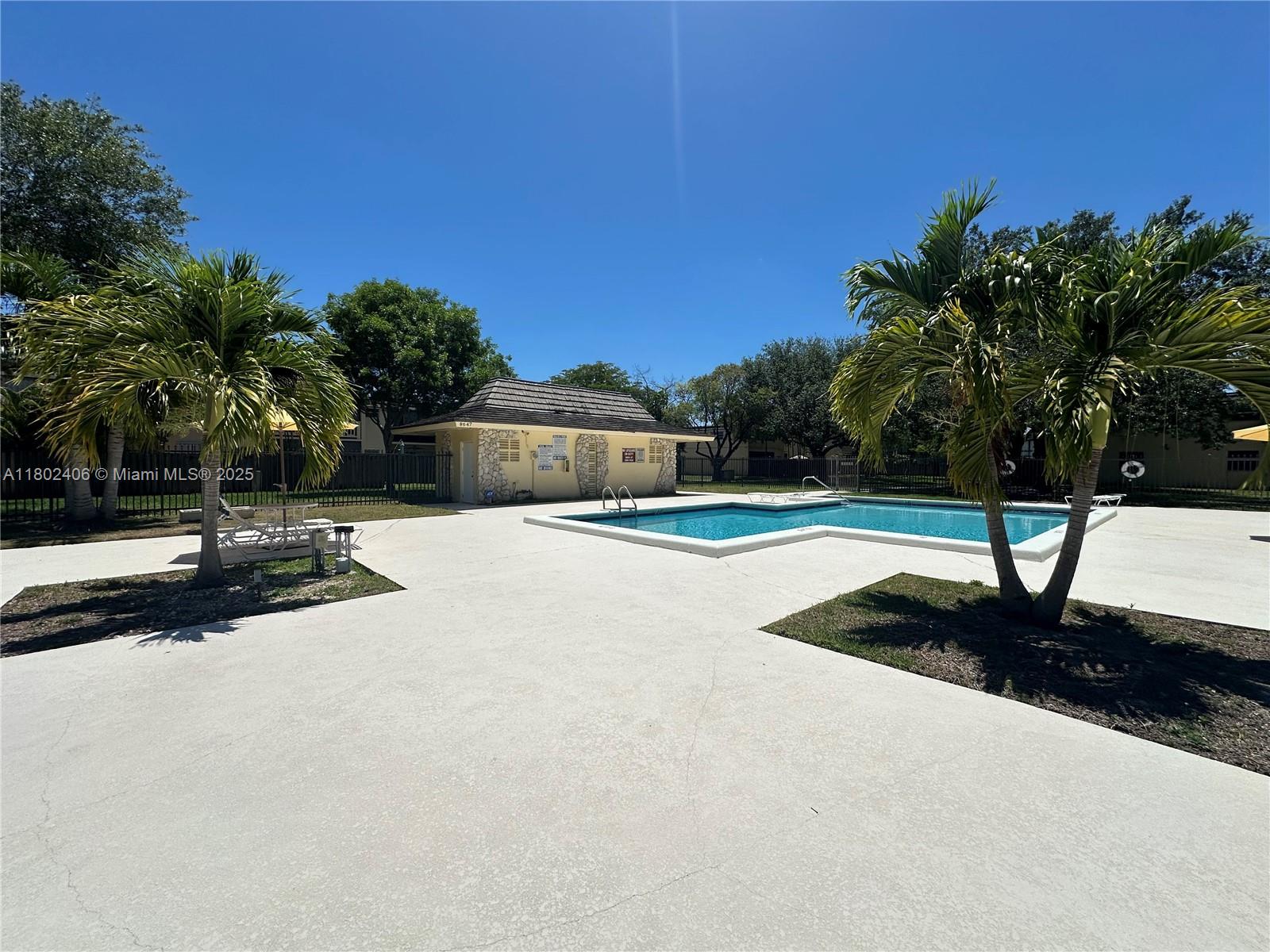 KENDALE LK TOWNHOUSE COND - Residential