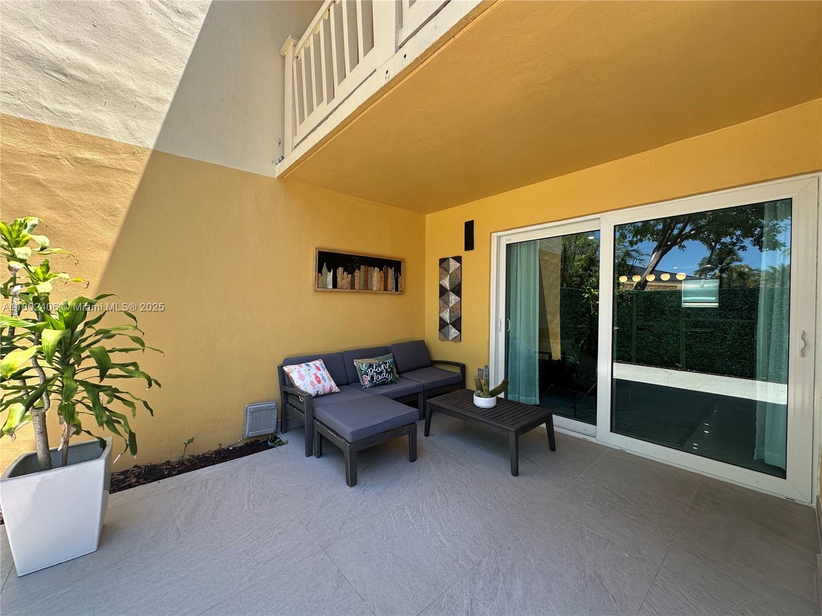 KENDALE LK TOWNHOUSE COND - Residential