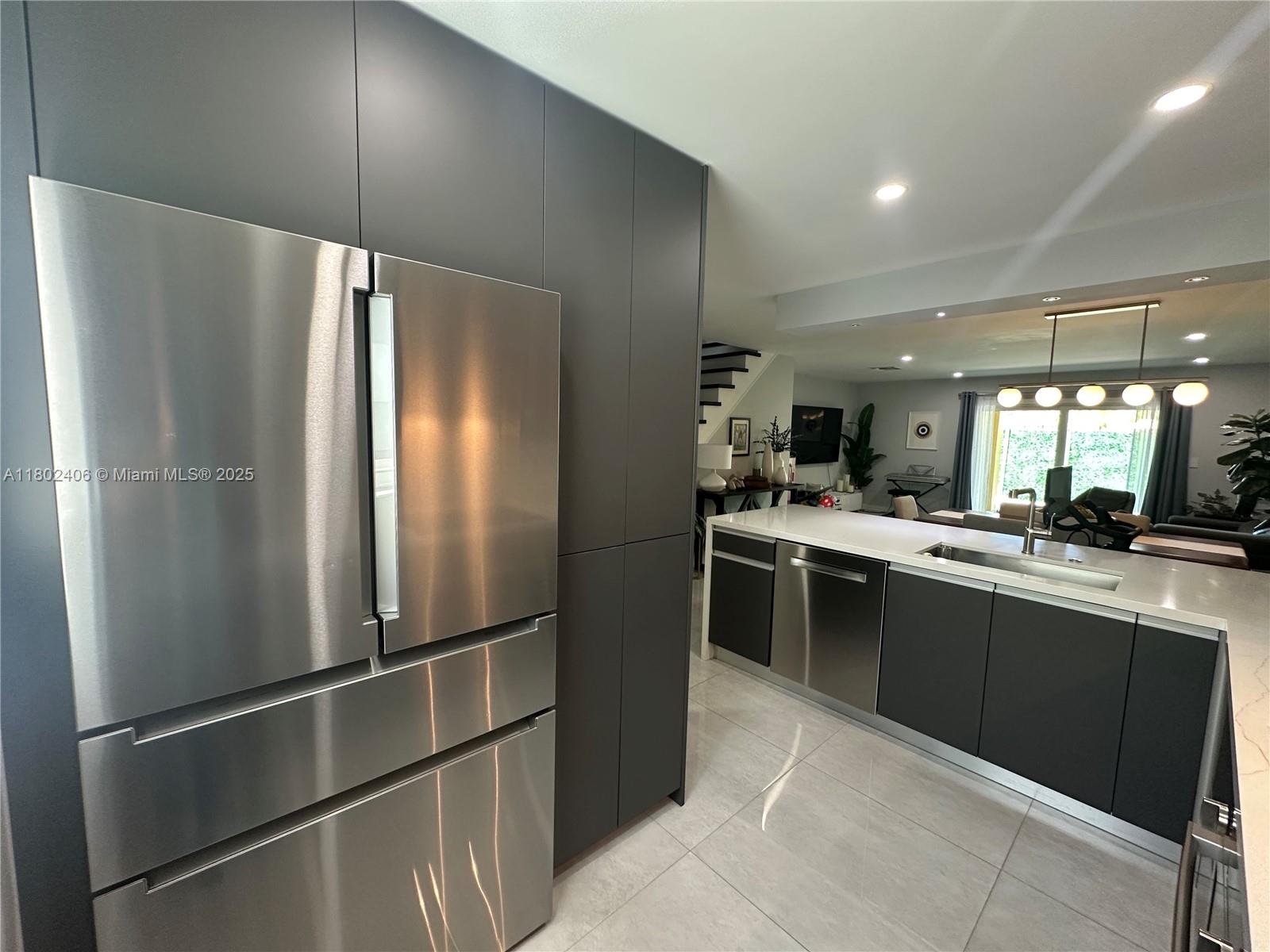 KENDALE LK TOWNHOUSE COND - Residential