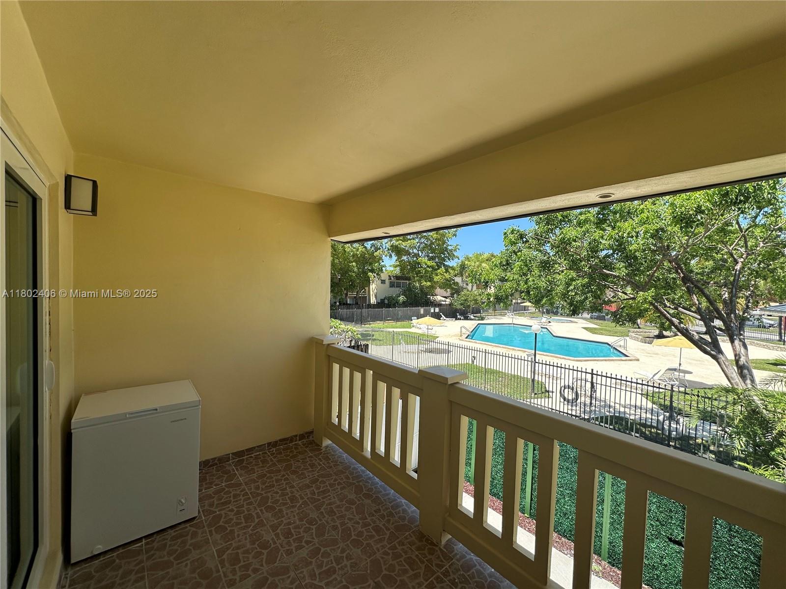 KENDALE LK TOWNHOUSE COND - Residential